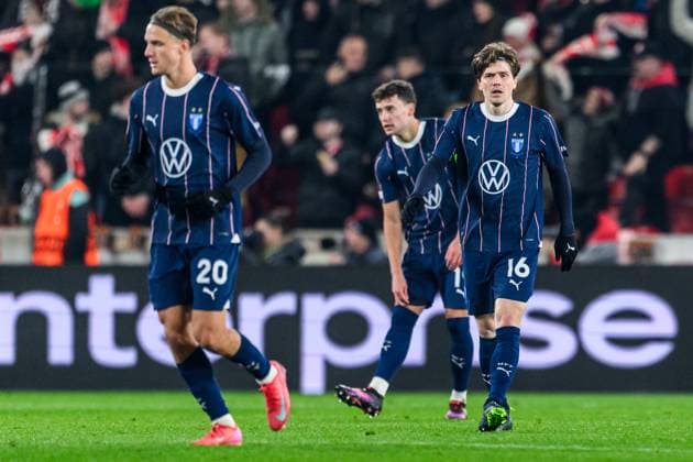 250130 Oliver Berg of Malmö FF looks dejected during the UEFA Europa League football match between Slavia Prag and Malmö FF on January 30, 2025 in Prague. Photo: Mathilda Ahlberg BILDBYRAN kod MA MA0779 fotboll football soccer fotball uefa europa league europa league slavia prag malmö ff bbeng depp Copyright: MATHILDAxAHLBERG BB250130MA091