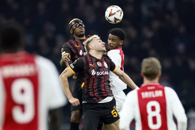 AMSTERDAM - (l-r) Victor Osimhen of Galatasaray SK, Baris Alper Yilmaz of Galatasaray SK, Jorrel Hato of Ajax during the UEFA Europa League match between AFC Ajax and Galatasaray at the Johan Cruijff ArenA on Jan. 30, 2025 in Amsterdam, Netherlands. ANP KOEN VAN WEEL UEFA Europa League 2024 25 League Phase MD8 2024 25 xVIxANPxSportx xxANPxIVx 518737905 originalFilename: 518737905.jpg