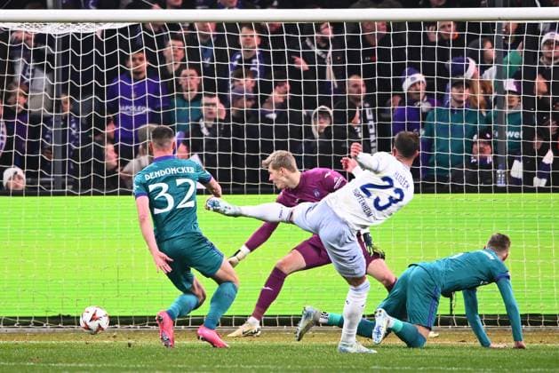 RSC Anderlecht v Hoffenheim - UEFA Europa League ANDERLECHT, BELGIUM - JANUARY 30 : Adam Hlozek of Hoffenheim scoring a goal against Kikkenborg Mads goalkeeper of RSC Anderlecht during the UEFA Europa League 2024 25 League Phase MD8 match between RSC Anderlecht and Hoffenheim on January 30, 2025 in Anderlecht, Belgium, 30 01 2025 Anderlecht Belgium  Copyright: xGvgx