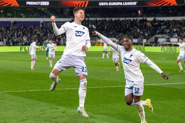 30.01.2025, Fussball: UEFA Europa League, Saison 2024 2025, Spieltag 08, RSC Anderlecht - TSG 1899 Hoffenheim im Lotto Park in Anderlecht. Adam Hlozek (TSG 1899 Hoffenheim, 23) und David Mokwa (TSG 1899 Hoffenheim, 52) bejubeln das Tor zum 4:1. Foto: Kirchner-Media Thomas Haesler Copyright: xKirchner-Media ThomasxHaeslerx
