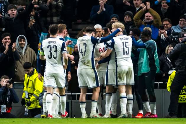 250130 Dane Scarlett of Tottenham Hotspur celebrating with Dejan Kulusevski and Lucas Bergvall after the 1-0 goal during the UEFA Europa League football match between Tottenham Hotspur and Elfsborg on January 30, 2025 in London. Photo: Emma Wallskog BILDBYRAN COP 320 EW0477 fotboll football soccer fotball uefa europa league europa league tottenham hotspur elfsborg bbeng bbauto jubel Copyright: EMMAxWALLSKOG BB250130EW124