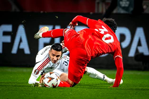 FC Twente forward Sayf Ltaief , Besiktas JK defender Emirhan Topcu during the match Twente - Besiktas at the Grolsch Veste for the UEFA Europa League - League phase - Matchday 8 season 2024-2025 in ENSCHEDE, Netherlands on 30 january 2025, (photo by Marcel van Dorst EYE4images Defodi-746_212238