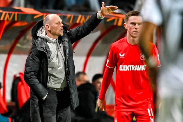 ENSCHEDE, Stadium Grolsch Veste, 30-01-2025 , season 2024 2025 , Europa League during the match Twente - Besiktas FC Twente coach Joseph Oosting Twente - Besiktas  x27628909x Copyright:
