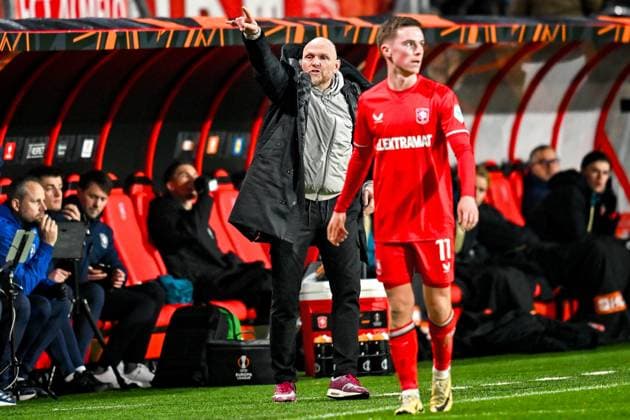 ENSCHEDE, Stadium Grolsch Veste, 30-01-2025 , season 2024 2025 , Europa League during the match Twente - Besiktas FC Twente coach Joseph Oosting Twente - Besiktas  x27628941x Copyright: