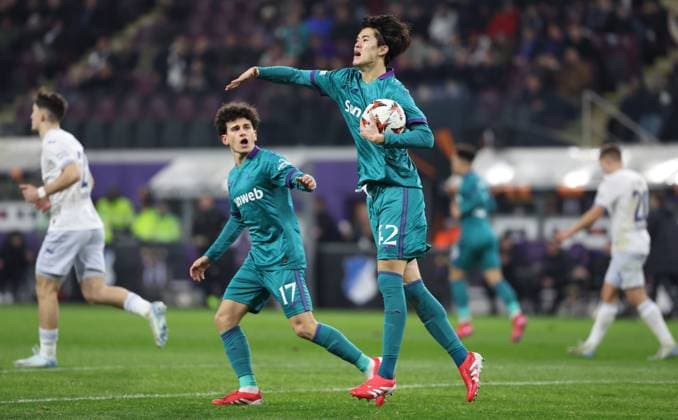 Anderlecht s Keisuke Goto celebrates after scoring during a soccer game between Belgian soccer team RSC Anderlecht and German Hoffenheim, Thursday 30 January 2025 in Brussels, on day 8 8 of the group stage of the UEFA Europa League tournament. VIRGINIExLEFOUR  x111488877x