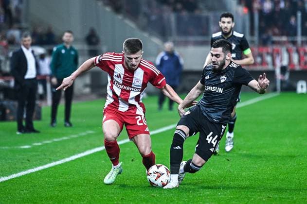 20 Costinha of Olympiacos FC competing with 44 Elvin Jafarguliyev of Qaraba during the Europa League, Matchday 8 match between Olympiacos FC and Qarabag at Georgios Karaiskakis Stadium in Piraeus, Greece, on January 30, 2025.  Copyright: xStefanosxKyriazis IPAxSportx xipa-agency.netx xx IPA_53474034 IPA_Agency_IPA53474034