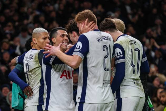 Tottenham Hotspur v Elfsborg Europa League 30 01 2025. GOAL 1-0. Tottenham Hotspur forward Dane Scarlett (44) celebrates with teammates after scoring a goal during the Europa League match between Tottenham Hotspur and Elfsborg at Tottenham Hotspur Stadium, London, United Kingdom on 30 January 2025. London Tottenham Hotspur Stadium London United Kingdom Editorial use only , Copyright: xToyinxOshodix PSI-21351-0013