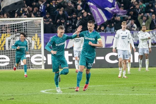 30.01.2025, Fussball: UEFA Europa League, Saison 2024 2025, Spieltag 08, RSC Anderlecht - TSG 1899 Hoffenheim im Lotto Park in Anderlecht. Ludwig Augustinsson (RSC Anderlecht, 06) und Leander Dendoncker (RSC Anderlecht, 32) bejubeln das Tor zum 3:4. Foto: Kirchner-Media Thomas Haesler Copyright: xKirchner-Media ThomasxHaeslerx