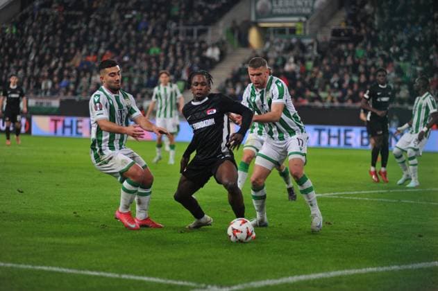 RECORD DATE NOT STATED Ferencvarosi TC v AZ Alkmaar - UEFA Europa League 2024 25 League Phase MD8 Jayden Addai of AZ Alkmaar, and Eldar Civic and Mohammad Abu Fani of Ferencvaros, participate in the Europa League League Stage match between Ferencvarosi TC and AZ Alkmaar in Budapest, Hungary, on January 30. Budapest Budapest Hungary  Copyright: xBalintxSzentgallayx originalFilename:szentgallay-europale250130_npwdt.jpg