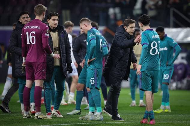 Anderlecht s head coach David Hubert and Anderlecht s Tristan Degreef pictured after a soccer game between Belgian soccer team RSC Anderlecht and German Hoffenheim, Thursday 30 January 2025 in Brussels, on day 8 8 of the group stage of the UEFA Europa League tournament. VIRGINIExLEFOUR  x111490569x