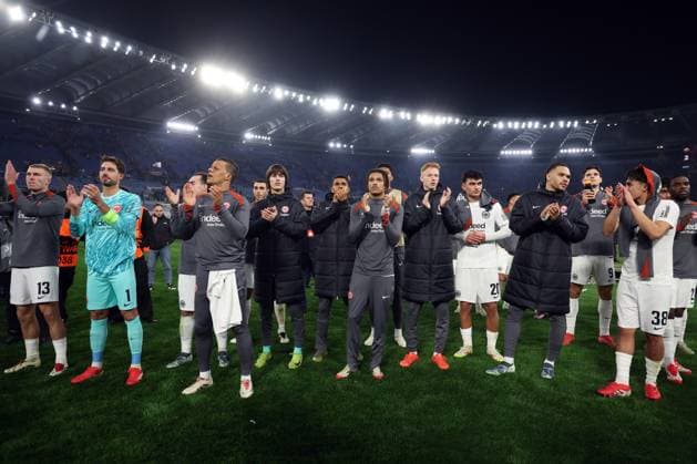 Rome, Italy 30.01.2025: Disappointment of the players Eintracht after the defeat at the end of the match, they say goodbye to the fans in the Uefa Europa League 2024-2025, football match between AS Roma vs Eintracht Frankfurt at Olympic Stadium in Rome.  Copyright: xMarcoxIacobucci IPAxSportx xipa-agency.netx xx IPA_53474553 IPA_Agency_IPA53474553