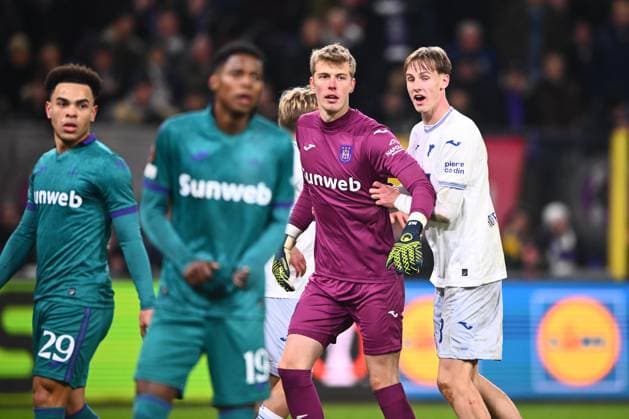 RSC Anderlecht v Hoffenheim - UEFA Europa League ANDERLECHT, BELGIUM - JANUARY 30 : Kikkenborg Mads goalkeeper of RSC Anderlecht comes forward for a corner during the UEFA Europa League 2024 25 League Phase MD8 match between RSC Anderlecht and Hoffenheim on January 30, 2025 in Anderlecht, Belgium, 30 01 2025 Anderlecht Belgium  Copyright: xGvgx