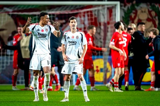 Besiktas JK defender Felix Uduokhai, Besiktas JK midfielder Salih Ucan dejected after the lost game during the match Twente - Besiktas at the Grolsch Veste for the UEFA Europa League - League phase - Matchday 8 season 2024-2025 in ENSCHEDE, Netherlands on 30 january 2025, (photo by Marcel van Dorst EYE4images Defodi-746_212270