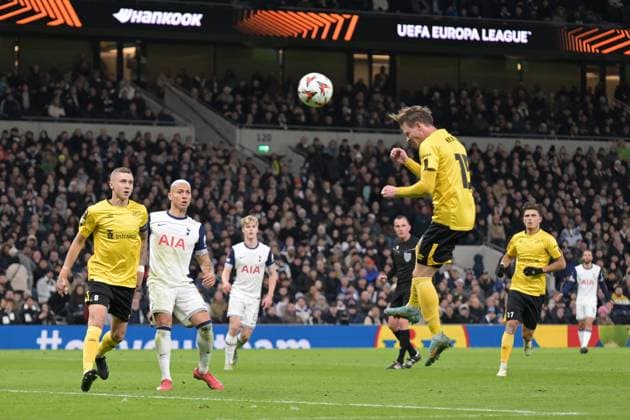 Simon Hedlund of Elfsborg safely puts the Tottenham Hotspur cross out of play during the UEFA Europa League match between Tottenham Hotspur and Elfsborg at Tottenham Hotspur Stadium, London, England on 30 January 2025. Copyright: xPhilxHutchinsonx 42460025