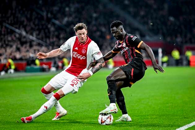 AFC Ajax Amsterdam forwarder Wout Weghorst, Galatasaray defender Davidson Sanchez, during the match Ajax - Galatasaray at the Johan Cruijff ArenA for the UEFA Europa League - League phase - Matchday 8 season 2024-2025 in AMSTERDAM, Netherlands on 30 januari 2025, (photo by Stefan Koops EYE4images DeFodi Images) Defodi-746_212284
