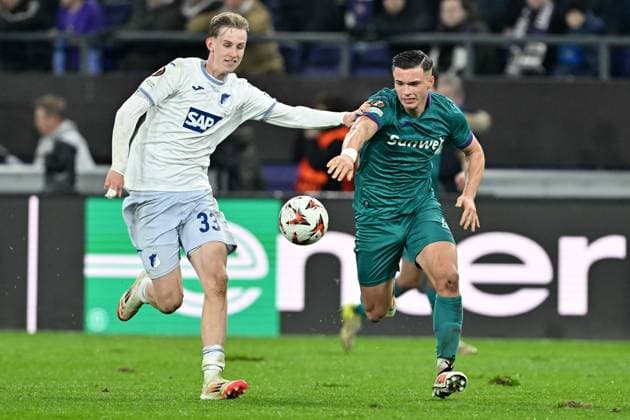 250130 RSC Anderlecht vs TSG Hoffenheim Max Moerstedt (33) of Hoffenheim pictured fighting for the ball with Jan-Carlo Simic (4) of Anderlecht during the league phase - matchday 8 game in the Uefa Europa League season 2024-2025 between Royal Sporting Club Anderlecht and TSG 1899 Hoffenheim from Germany on January 30 , 2025 in Anderlecht, Belgium. (Photo by David Catry Isosport) Anderlecht Belgium  Copyright: xDavidxCatryx 20250130DC2_2351