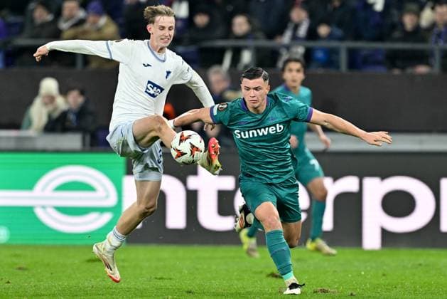 250130 RSC Anderlecht vs TSG Hoffenheim Max Moerstedt (33) of Hoffenheim pictured fighting for the ball with Jan-Carlo Simic (4) of Anderlecht during the league phase - matchday 8 game in the Uefa Europa League season 2024-2025 between Royal Sporting Club Anderlecht and TSG 1899 Hoffenheim from Germany on January 30 , 2025 in Anderlecht, Belgium. (Photo by David Catry Isosport) Anderlecht Belgium  Copyright: xDavidxCatryx 20250130DC2_2356