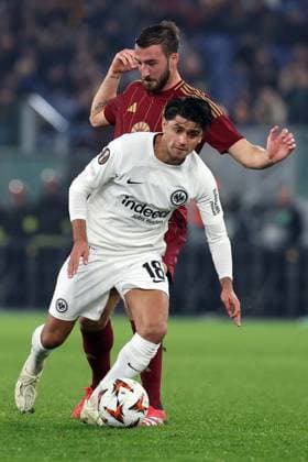 Rome, Italy 30.01.2025: MoDahoud of Eintracht Frankfurt, Bryan Cristante of Roma during the Uefa Europa League 2024-2025, football match between AS Roma vs Eintracht Frankfurt at Olympic Stadium in Rome.  Copyright: xMarcoxIacobucci IPAxSportx xipa-agency.netx xx IPA_53475154 IPA_Agency_IPA53475154
