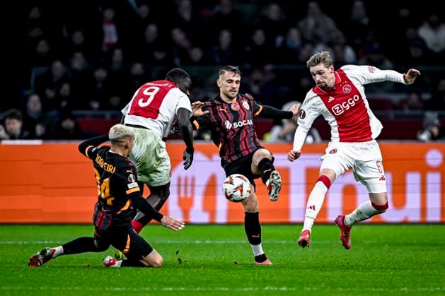 Galatasaray midfielder Lucas Torreira, AFC Ajax Amsterdam forwarder Brian Brobbey, AFC Ajax Amsterdam forwarder Mika Godts, AFC Ajax Amsterdam midfielder Kenneth Taylor, during the match Ajax - Galatasaray at the Johan Cruijff ArenA for the UEFA Europa League - League phase - Matchday 8 season 2024-2025 in AMSTERDAM, Netherlands on 30 januari 2025, (photo by Stefan Koops EYE4images DeFodi Images) Defodi-746_212333