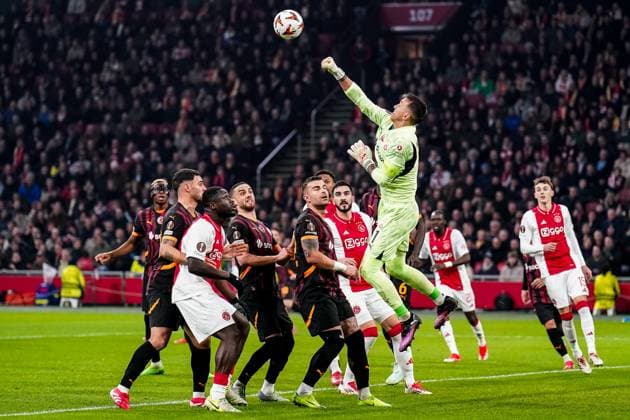 AMSTERDAM, NETHERLANDS - JANUARY 30: Galatasaray goalkeeper Fernando Muslera punches the ball clear during the UEFA Europa League 2024 25 League Phase MD8 match between AFC Ajax and Galatasaray A.S. at Johan Cruijff Arena on January 30, 2025 in Amsterdam, Netherlands. (Photo by Rene Nijhuis) SPO  Copyright: xRenexNijhuis