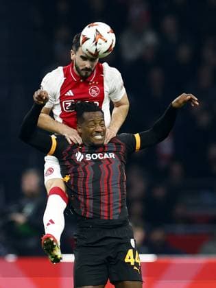 AMSTERDAM - (l-r) Josip Sutalo of Ajax, Michy Batshuayi of Galatasaray SK during the UEFA Europa League match between AFC Ajax and Galatasaray at the Johan Cruijff ArenA on Jan. 30, 2025 in Amsterdam, Netherlands. ANP SEM VAN DER WAL UEFA Europa League 2024 25 League Phase MD8 2024 25 xVIxANPxSportx xxANPxIVx 518742977 originalFilename: 518742977.jpg