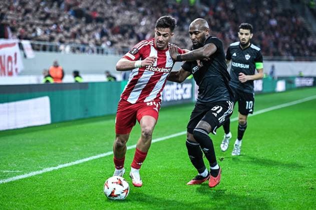 Olympiacos FC vs Qarabag - UEFA Europa League 2024 25, Matchday 8 84 Charalampos Kostoulas of Olympiacos FC competing with 81 Kevin Medina of Qarabag during the Europa League, Matchday 8 match between Olympiacos FC and Qarabag at Georgios Karaiskakis Stadium in Piraeus, Greece, on January 30, 2025. Copyright: xBEAUTIFULxSPORTS Kyriazisx