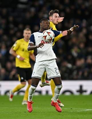 Tottenham Hotspur V IF Elfsborg, Europa Conference League. Pape Matar Sarr (Spurs) and Jens Jakob Thomasen (Elfsborg) during the Tottenham Hotspur V IF Elfsborg UEFA Europa Conference League Matchday 6 match at the Tottenham Hotspur Stadium, London. Tottenham Tottenham Hotspur Stadium UK Copyright: xMartinxDaltonx SpursVSElfsborg_300125_MD_030