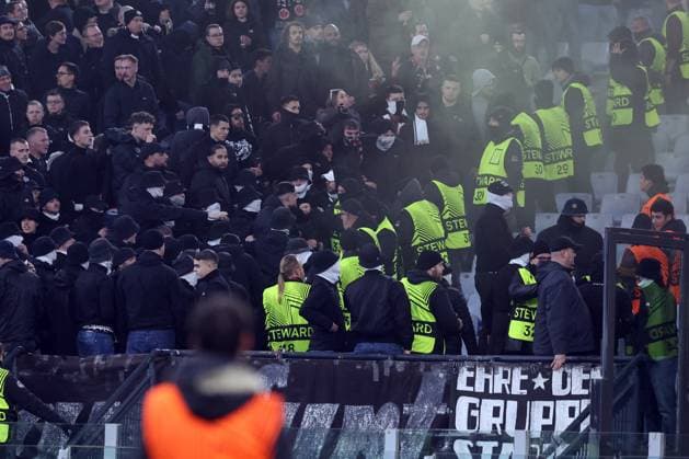 CALCIO - UEFA Europa League - AS Roma vs Eintracht Frankfurt Rome, Italy 30.01.2025: Clashes between fans in the stands and the arrival of the police during the Uefa Europa League 2024-2025, football match between AS Roma vs Eintracht Frankfurt at Olympic Stadium in Rome. Rome Italy  Copyright: xIPAxSport ABACAx