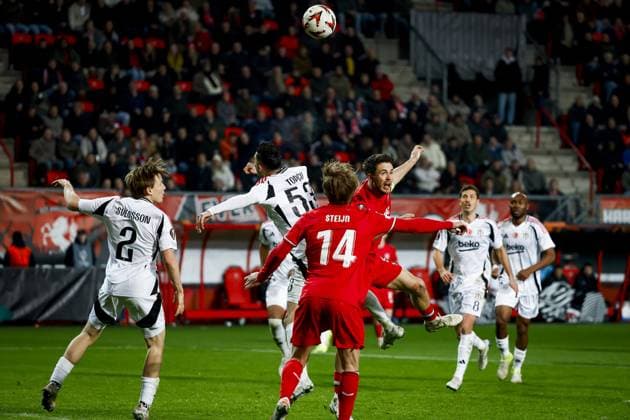 ENSCHEDE - (l-r) Jonas Svensson of Besiktas JK, Emirhan Topcu of Besiktas JK, Ricky van Wolfswinkel of FC Twente during the UEFA Europa League match between FC Twente and Besiktas JK at Stadion De Grolsch Veste on Jan. 30, 2025 in Enschede, Netherlands. ANP VINCENT JANNINK UEFA Europa League 2024 25 League Phase MD8 2024 25 xVIxANPxSportx xxANPxIVx 518743775 originalFilename: 518743775.jpg