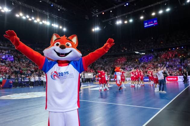ZAGREB, CROATIA - JANUARY 30, 2025: 29th IHF Men s World Championship, WM, Weltmeisterschaft 2025. Final round, Semifinals, France - Croatia. Mascot posing for photographer. France - Croatia 