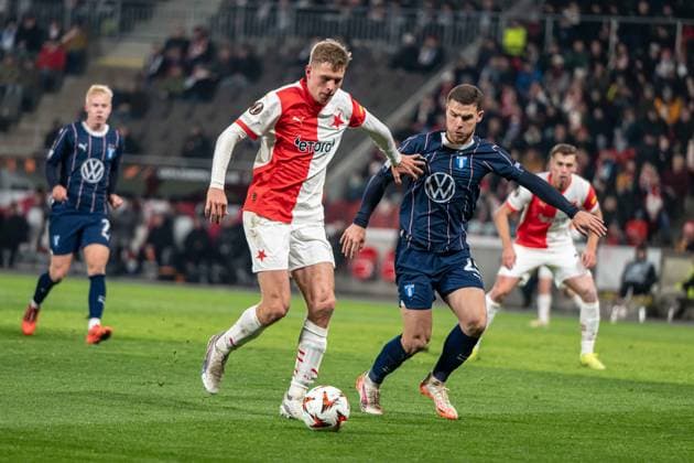 David Zima in a battle during UEFA Europa league match, SK Slavia Prague - Malmo FF , 30. january 2025, Fortuna Arena, Prague, Czech republic Copyright: xMICHALxFAJT,ZOSPORTU.SKx FAJ_2797