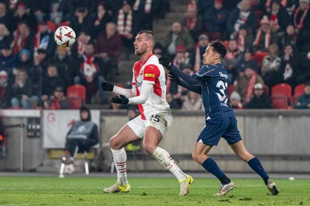 Tomas Chory in a battle with Adrian Skogmar during UEFA Europa league match, SK Slavia Prague - Malmo FF , 30. january 2025, Fortuna Arena, Prague, Czech republic Copyright: xMICHALxFAJT,ZOSPORTU.SKx FAJ_2805