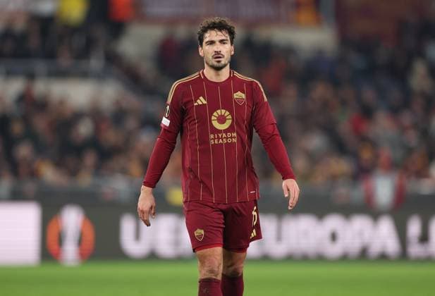 30.01.2025, Fussball UEFA Europa League, AS Roma - Eintracht Frankfurt, emonline, emspor, v.l., Mats Hummels (AS Roma) DFL DFB REGULATIONS PROHIBIT ANY USE OF PHOTOGRAPHS AS IMAGE SEQUENCES AND OR QUASI-VIDEO. xdcx Copyright: HMBxMedia Claus