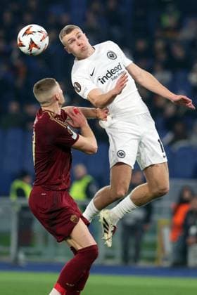 Sport Themen der Woche KW05 Sport Bilder des Tages CALCIO - UEFA Europa League - AS Roma vs Eintracht Frankfurt Rome, Italy 30.01.2025: Artem Dovbyk of Roma, Rasmus Kristensen of Eintracht Frankfurt during the Uefa Europa League 2024-2025, football match between AS Roma vs Eintracht Frankfurt at Olympic Stadium in Rome. Rome Italy  Copyright: xIPAxSport ABACAx