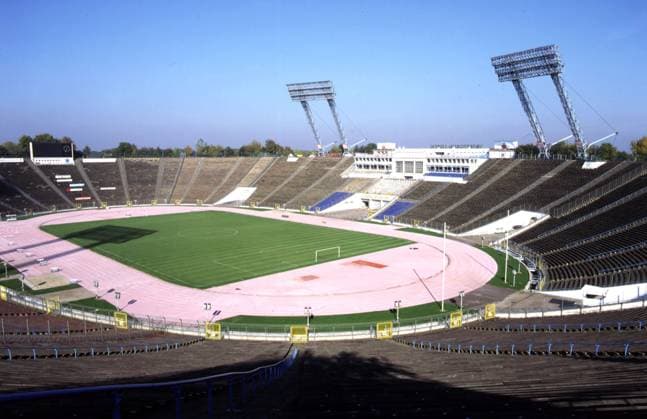 Archivbilder der Woche SPORT KW05 Leipzig, 10.08.1998, Zentralstadion Leipzig, Stadionansicht , Nach dem Umbau zur WM Arena 2006 nutzt der jetzige Bundesligist RB Leipzig das Stadion als Red Bull Arena. , *** Leipzig, 10 08 1998, Zentralstadion Leipzig, stadium view , After the conversion to the World Cup Arena 2006, the current Bundesliga team RB Leipzig uses the stadium as the Red Bull Arena , Picture Point