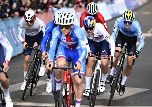 Belgian Mats Vanden Eynde (R) pictured in action during the mixed team relay race, at the UCI Cyclocross World Championships, in Lievin, France, Friday 31 January 2025. The world championships are taking place from 31 January until 02 February. JASPERxJACOBS  x111507599x