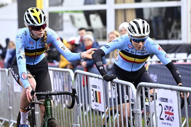 Belgian Sanne Laurijssen and Belgian Sanne Cant pictured in action during the mixed team relay race, at the UCI Cyclocross World Championships, in Lievin, France, Friday 31 January 2025. The world championships are taking place from 31 January until 02 February. JASPERxJACOBS  x111511629x