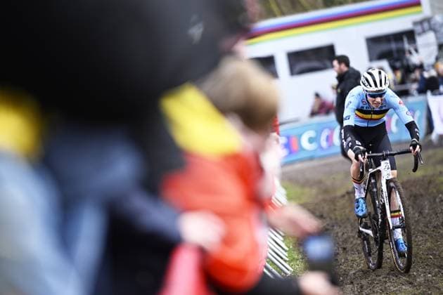 Belgian Sanne Cant pictured in action during the mixed team relay race, at the UCI Cyclocross World Championships, in Lievin, France, Friday 31 January 2025. The world championships are taking place from 31 January until 02 February. JASPERxJACOBS  x111512593x
