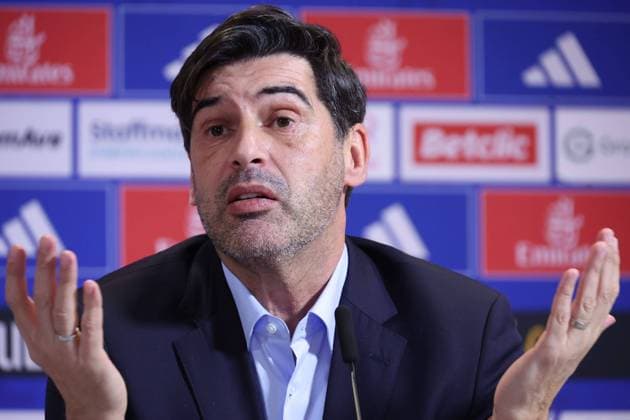 Paulo Fonseca nouvel entraineur OL Foot PHOTOPQR LE PROGRES Richard MOUILLAUD - Décines-Charpieu 31 01 2025 - Paulo Fonseca nouvel entraineur OL Foot -Paulo Fonseca lors de la conférence de presse Paulo Fonseca, new coach of Olympique Lyonnais OL, french first league soccer club Décines-Charpieu Rhône Rhône-Alpes France  Copyright: xPHOTOPQR LExPROGRES MAXPPPxRichardxMOUILLAUDx 20250131LPL3962 20250131LPL3962