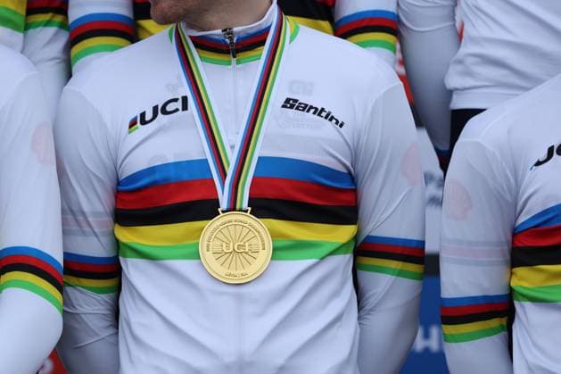 CYCLISME : Championnats du Monde UCI Cyclo-Cross LiÃ vin France - 31 01 2025 maillot de champion du monde et mÃ dialle d Or lors des championnats du monde UCI Cyclo-Cross LiÃ vin France, le 31 janvier 2025 - photo Laurent Sanson PsnewZ  Copyright: xLaurentxSANSONx xPsnewZx