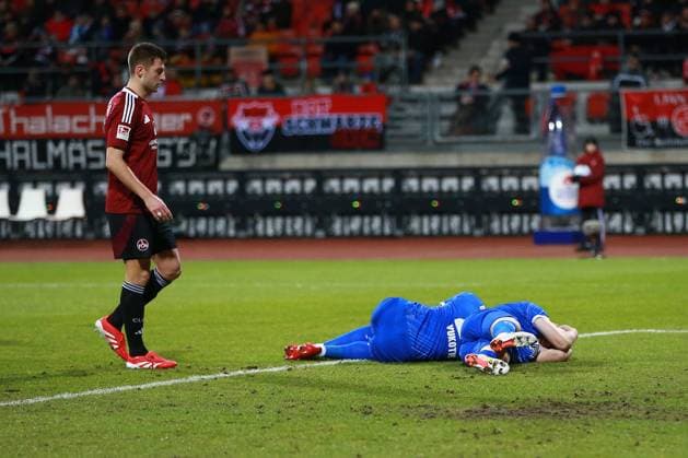 31.01.2025, xrekx, Fussball 2.Bundesliga, 1. FC Nuernberg - SV Darmstadt 98 v.l. Aleksandar Vukotic (SV Darmstadt 98) Kai Klefisch (SV Darmstadt 98) verletzt, Verletzung, Schmerz, Schmerzen (DFL DFB REGULATIONS PROHIBIT ANY USE OF PHOTOGRAPHS as IMAGE SEQUENCES and or QUASI-VIDEO) Nuernberg