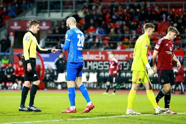 31.01.2025, xrekx, Fussball 2.Bundesliga, 1. FC Nuernberg - SV Darmstadt 98 v.l. Schiedsrichter Referee Daniel Siebert Aleksandar Vukotic (SV Darmstadt 98) (DFL DFB REGULATIONS PROHIBIT ANY USE OF PHOTOGRAPHS as IMAGE SEQUENCES and or QUASI-VIDEO) Nuernberg