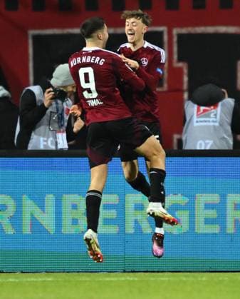 31.01.2025 - Fussball - Saison 2024 2025 - 2. Fussball - Bundesliga - 20. Spieltag: 1. FC Nürnberg FCN ( Club ) - SV Darmstadt 98 SVD ( Lilien ) - Sportfoto Zink - xwoxzix - DFL regulations prohibit any use of photographs as image sequences and or quasi-video - only for editorial use - Torjubel Jubel Freude nach Treffer Tor Torschuß zum 1:0 durch Tim Drexler (5, 1. FC Nürnberg FCN ) -