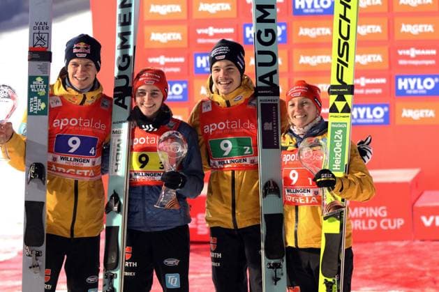 Sport Themen der Woche KW05 Sport Bilder des Tages Willingen, Deutschland 31.Januar - 02. Februar 2025: Viessmann FIS Skisprung Weltcup der Damen und Herren - Willingen - 2025 Im Bild: Team Deutschland, Platz drei, Katharina Schmid (GER), Andreas Wellinger (GER), Selina Freitag (GER), Philipp Raimund (GER) Mühlenkopfschanze Hessen *** Willingen, Germany 31 January 02 February 2025 Viessmann FIS Ski Jumping Womens and Mens World Cup Willingen 2025 In the picture Team Germany, third place, Katharina Schmid GER , Andreas Wellinger GER , Selina Freitag GER , Philipp Raimund GER Mühlenkopfschanze Hessen Copyright: xFotostandx xHorstxBernhardtx