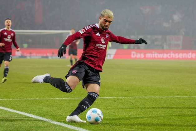 Mahir Emreli 30 (1.FC Nuernberg)Mahir Emreli (1FC Nuernberg 30) mit einer Flanke, 1. FC Nuernberg vs. SV Darmstadt 98, Fussball, 2. Bundesliga, 20. Spieltag, 31.01.2025 DFB regulations prohibit any use of photographs as image sequences and or quasi-video Nuernberg Bayern Deutschland *** Mahir Emreli 30 1 FC Nuernberg Mahir Emreli 1FC Nuernberg 30 with a cross, 1 FC Nuernberg vs SV Darmstadt 98, Football, 2 Bundesliga, 20 Matchday, 31 01 2025 DFB regulations prohibit any use of photographs as image sequences and or quasi video Nuernberg Bayern Germany Copyright: xkolbert-press MartinxAgüerax