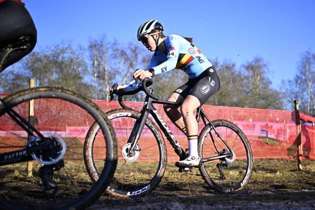 Belgian Lisa Maes pictured in action during the women junior race, at the UCI Cyclocross World Championships, in Lievin, France, Saturday 01 February 2025. The world championships are taking place from 31 January until 02 February. JASPERxJACOBS  x111565455x