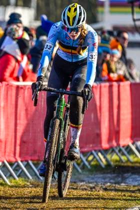 2025 UCI Cyclo-Cross WC - Women Junior LIEVIN, FRANCE - FEBRUARY 01 : Laurijssen Sanne (BEL) in action during the 2025 UCI Cyclo-Cross World Championships for Women Junior on February 01, 2025 in Lievin, France, 01 02 2025 Lievin France  Copyright: xNicoxVereeckenx