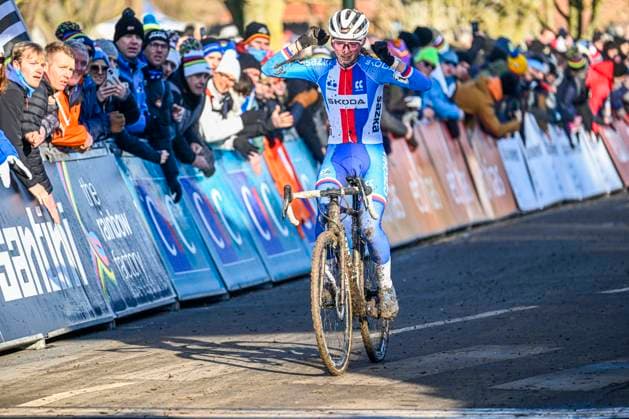 2025 UCI Cyclo-Cross WC - Women Junior LIEVIN, FRANCE - FEBRUARY 01 : Bukovska Barbora (CZE) thinking she won one round ahead the finish during the 2025 UCI Cyclo-Cross World Championships for Women Junior on February 01, 2025 in Lievin, France, 01 02 2025 Lievin France  Copyright: xNicoxVereeckenx