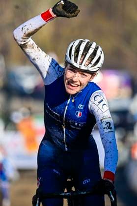 2025 UCI Cyclo-Cross WC - Women Junior LIEVIN, FRANCE - FEBRUARY 01 : Revol Lise (FRA) celebrating her victory during the 2025 UCI Cyclo-Cross World Championships for Women Junior on February 01, 2025 in Lievin, France, 01 02 2025 Lievin France  Copyright: xNicoxVereeckenx