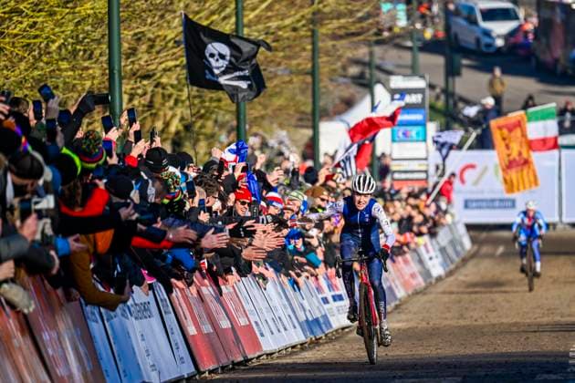 2025 UCI Cyclo-Cross WC - Women Junior LIEVIN, FRANCE - FEBRUARY 01 : Revol Lise (FRA) celebrating her victory during the 2025 UCI Cyclo-Cross World Championships for Women Junior on February 01, 2025 in Lievin, France, 01 02 2025 Lievin France  Copyright: xNicoxVereeckenx